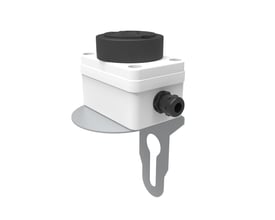 Ledvance Floodlight Flex NEMA-adaptersokkel med hvidt hus, sort tilslutning og gråt monteringsbeslag, set skråt forfra.