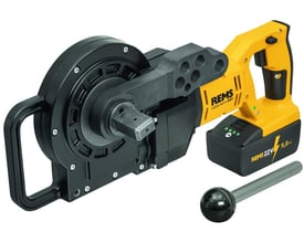 Rems akku-bukkemaskine Curvo 22V med 5,0 Ah batteri og et gråt tilbehør, præsenteret på hvid baggrund.