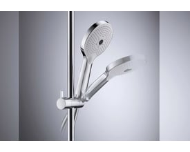 Duravit brusesæt 700 i krom med rund håndbruser og silikonedyser, monteret på bruseophæng.