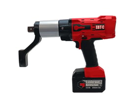 Norbar EBT-C Compact batteridrevet gearnøgle med 3/4" firkant, rød og sort krop, batteri og reaktionsarm.