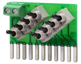Siemens S7-1200 simulator modul med 8 toggleswitch og grøn skrueterminal på printplade med markeringer.