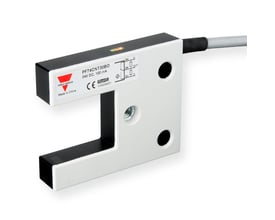 Carlo Gavazzi fotoaftaster med gaffelformet åbning på 30 mm, sort og hvidt hus, kabel og lysende statusindikator.