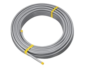 Viega Raxofix rør i grå PE-XC/AL/PE-XC materiale, 32x3,2 mm, 50 meter rulle med gule tapebånd og endehætte.