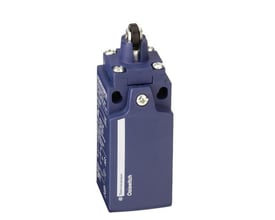 Schneider Electric endestop stempel RULLENO+NCU/M XCKN2503P20 i mørkeblåt plast med en rulle for enden, set fra siden med hvid baggrund.