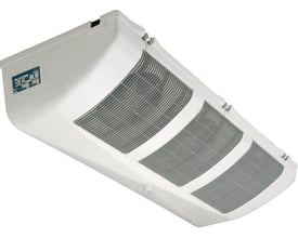 Fordamper MRE 120-C CO2 80bar til loftmontering, set skråt med hvidt kabinet og synlige kølelameller.