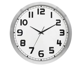 Diesella vægur Ø40 cm med kraftig alu-ramme og klassisk hvid urskive med tydelige sorte tal og visere på hvid baggrund.