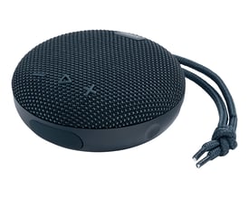 Blå Streetz CM769 Bluetooth-højttaler med rund, vævet front, betjeningsknapper og praktisk bærestrop.