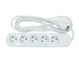 Nordic Quality 5-vejs stikdåse med jord og et hvidt 3 meter langt PVC-kabel (3x1,5mm²) klar til brug.