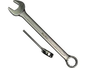 Skinnende Bato ringgaffelnøgle 36 mm i metal med åben ende og ringende, sat sammen på hvid baggrund.