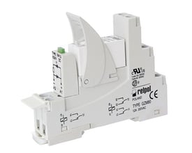 Komplet relæ 1C/O, 16A, 230VAC med sokkel, grøn LED, holdebøjle og diagrammer for kobling.