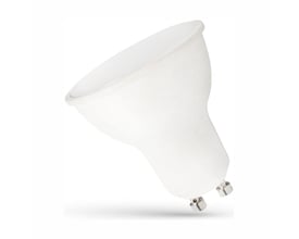 SpectrumLED GU10 LED-pære på 7,5 W med hvidt hus og bred front, set skråt med GU10-fatningen synlig.