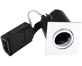 Nordtronic Quick Install GU10 indbygningsspot i hvid mat med firkantet ramme og tilslutningsboks.