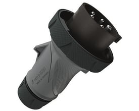 Mennekes PowerTOP Xtra R CEE-stikprop på 32 A med fem poler, set skråt med kontaktstifterne synlige.