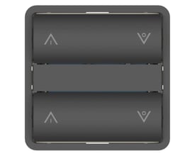 ZigBee trykknap i koksgrå med op- og ned-symboler samt et lysdæmpningssymbol på en ensfarvet grå baggrund.