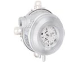 Nærbillede af Danfoss filtervagt DS-205 F, hvor LED-indikatorerne lyser, hvilket viser en aktiv status.