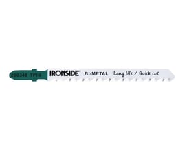 Ironside T144DP bimetalstiksavklinge set fra siden; det grønne fæste og klingens tænder ses tydeligt.