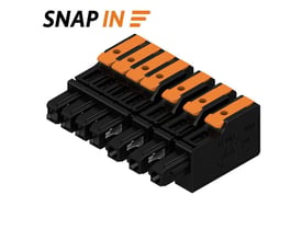 Weidmüller hybridstik til printkort med 7 poler og SNAP IN-kontakter, set skråt med sort hus og orange tilslutninger.