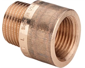 Nærbillede af Viega haneforlænger i rødgods, detaljer viser 3/4" indvendigt gevind og 30 mm længde i messingmateriale.