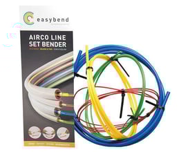 Easybend Airco Line Set Bender pakke med indvendige rørbukkere til kobberrør i forskellige størrelser med farvekodede rør på hvid baggrund.