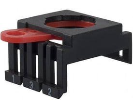 Omron monteringslås A22-3200, et sort plastikhus med en rød låsearm og mærkede terminaler.