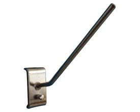 Maskinfabrikken Universal værktøjskrog med 100mm længde og Ø4mm krogdiameter, fremstillet i metal med en skrue til fastgørelse.