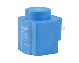 Detaljeret billede af Danfoss BB012DS spolen, viser mærkaten med produktinformation og elektriske specifikationer.