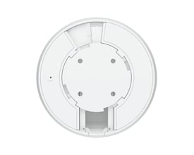 Undersiden af Ubiquiti UniFi Protect G5 Dome kameraet, viser monteringspunkter og reset-knap.
