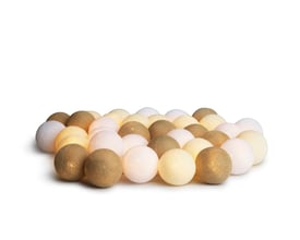 IrisLights lyskæde med 20 tændte LED-lys i sandfarvede og cremefarvede kugler, isoleret på hvid baggrund.