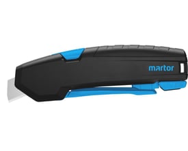 Martor SECUPRO 425 sikkerhedskniv med trapezblad, sort og blå, set fra siden med bladet trukket frem.