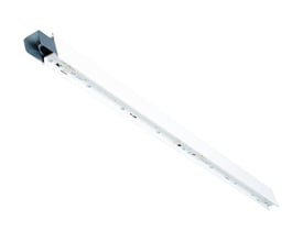 SG Armaturen Lineal Surface 840 lysarmatur i hvid aluminium, vist uden diffusor for at vise LED-stripsene.