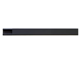 E-Line minikanal 17x15 mm i sort PVC med integreret skumtape og låg på hvid baggrund.
