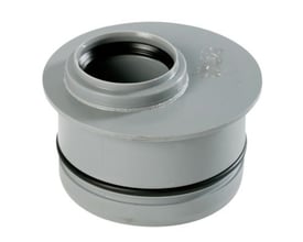 Uponor PP universalovergang i grå polypropylen, dimension 75/50 mm, med en synlig gummipakning og flad flange.