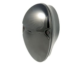 Carlo Gavazzi fotoaftaster til døre og porte med mørkegråt, afrundet plastkabinet, set skråt forfra.