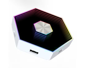 LEDlife RGBIC Hexagon Infinity væglampe, vist med flerfarvet belysning og sølvfarvet knop i midten på hvid baggrund.