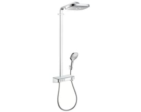 Detaljeret billede af Hansgrohe RD Select E 300 3jet showerpipe, med fokus på termostatkontrol og Select-knapperne.