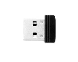 Nærbillede af Verbatim Store'n'Stay Nano USB 2.0 hukommelsesstikket med 32GB lagerplads i sort plastik og metal.