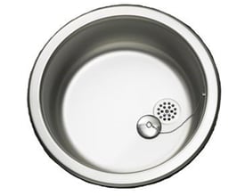 Top view af Intra Juvel Barents KC380 vask i mat rustfrit stål, der viser afløb med prop og kæde på en lys baggrund.