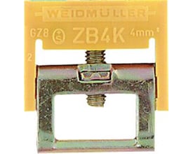 Nærbillede af Weidmüller ZB4K spændebøjle monteret på en 10x3mm skinne med skruetilslutning.