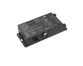 Sort 3-kanals DMX512- og RDM-dekoder, model DMX.decoder.D3-XE, set skråt oppefra med display og stik.