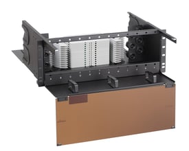 Lauritz Knudsen Fiberpanel HD til 288 fusionsplicede fiber, 4HE rackmonteret enhed med 12 HD montagepladser og synlige kabeludgange.