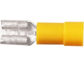 Elpress isoleret spademuffe i gul, til 4-6mm² Cu-ledere og 6,3x0,8mm spadestik, vist på hvid baggrund.