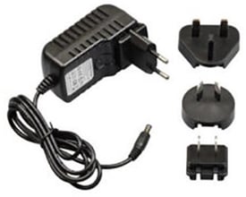 CleanAIR AerGO multi-plug batterilader til motorbælte med europæisk stik og tre udskiftelige adaptere.