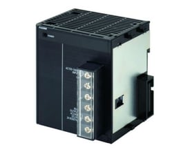 Omron CJ1W-PA205R strømforsyning med 100-240 VAC indgang og 25W udgang, vist i skråt perspektiv med tydelige terminaler.