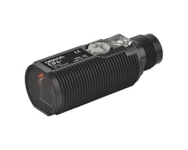 Omron fotoelektrisk sensor E3FA-DP25-1 med M18 gevind, infrarød LED og M12 stik på hvid baggrund.
