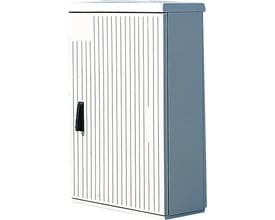 Fibox gadeskab STC 785-1125 uden sokkel, hvidt kabinet med vertikale riller og sort håndtag på fronten.