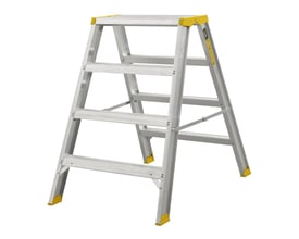 W.steps arbejdsbuk 55AB, 4+4 trin, i fuld højde, viser den stabile aluminiumskonstruktion og de dybe, skridsikre trin.
