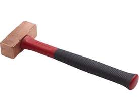 Hultafors kobberhammer CU med hammerhoved i kobber og et rødt glasfiberskaft med sort gummihåndtag.