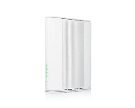 Hvid Zyxel FWA505V2 5G-router med AX3000 Wi-Fi står oprejst med lodrette riller og grønne statuslys.