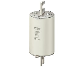 Siemens SITOR NH3 sikring med en mærkestrøm på 600A og aR karakteristisk, vist på hvid baggrund.