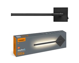 Sort Videx WL041 LED-væglampe med lang, slank arm og firkantet vægbeslag ved siden af emballagen.